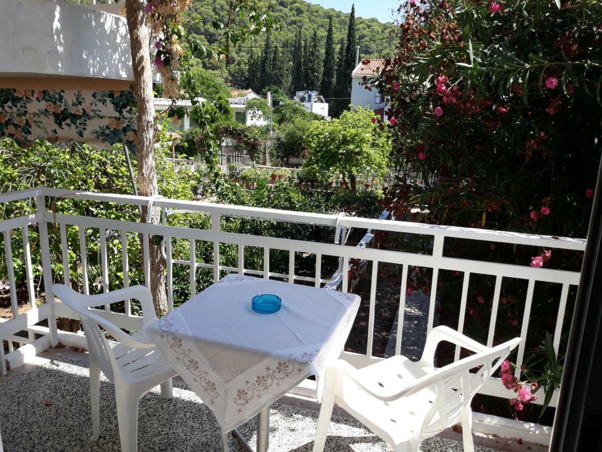 Rois Appartments Poros Town Extérieur photo