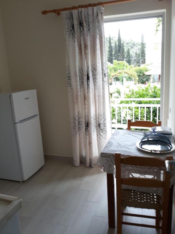 Rois Appartments Poros Town Extérieur photo